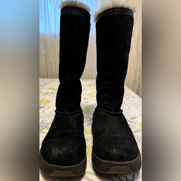 UGG knee high suede fur lined boots - Picture 3 of 10
